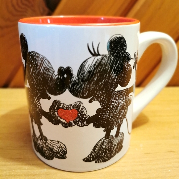 Disney's Mickey & Minnie Mouse Glitter Mug - Picture 2 of 5
